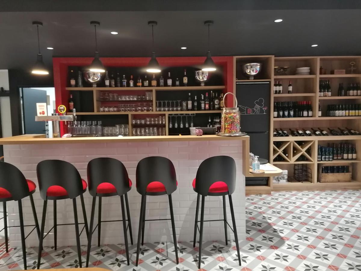 Logis Angers Sud Hotel Buitenkant foto