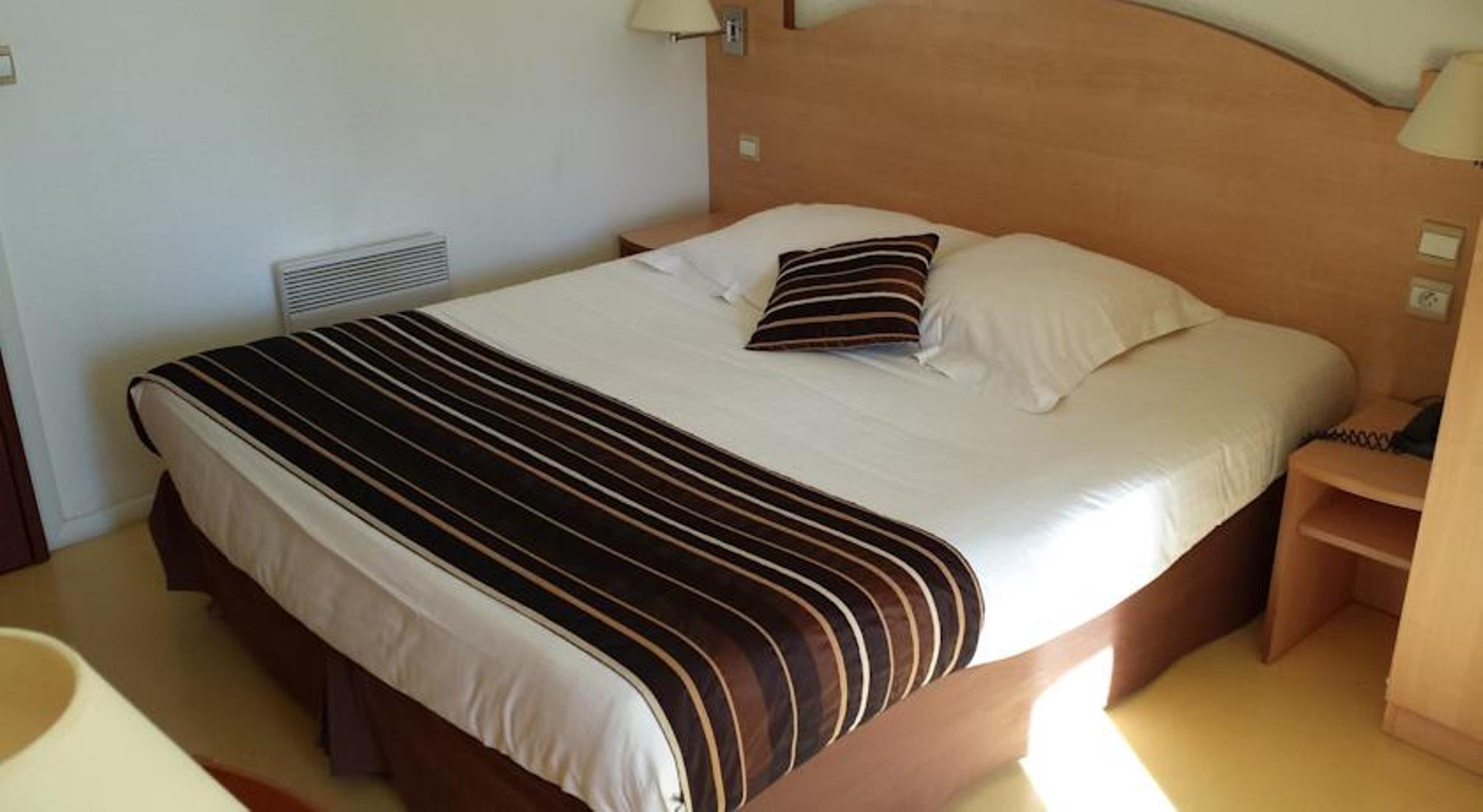 Logis Angers Sud Hotel Buitenkant foto