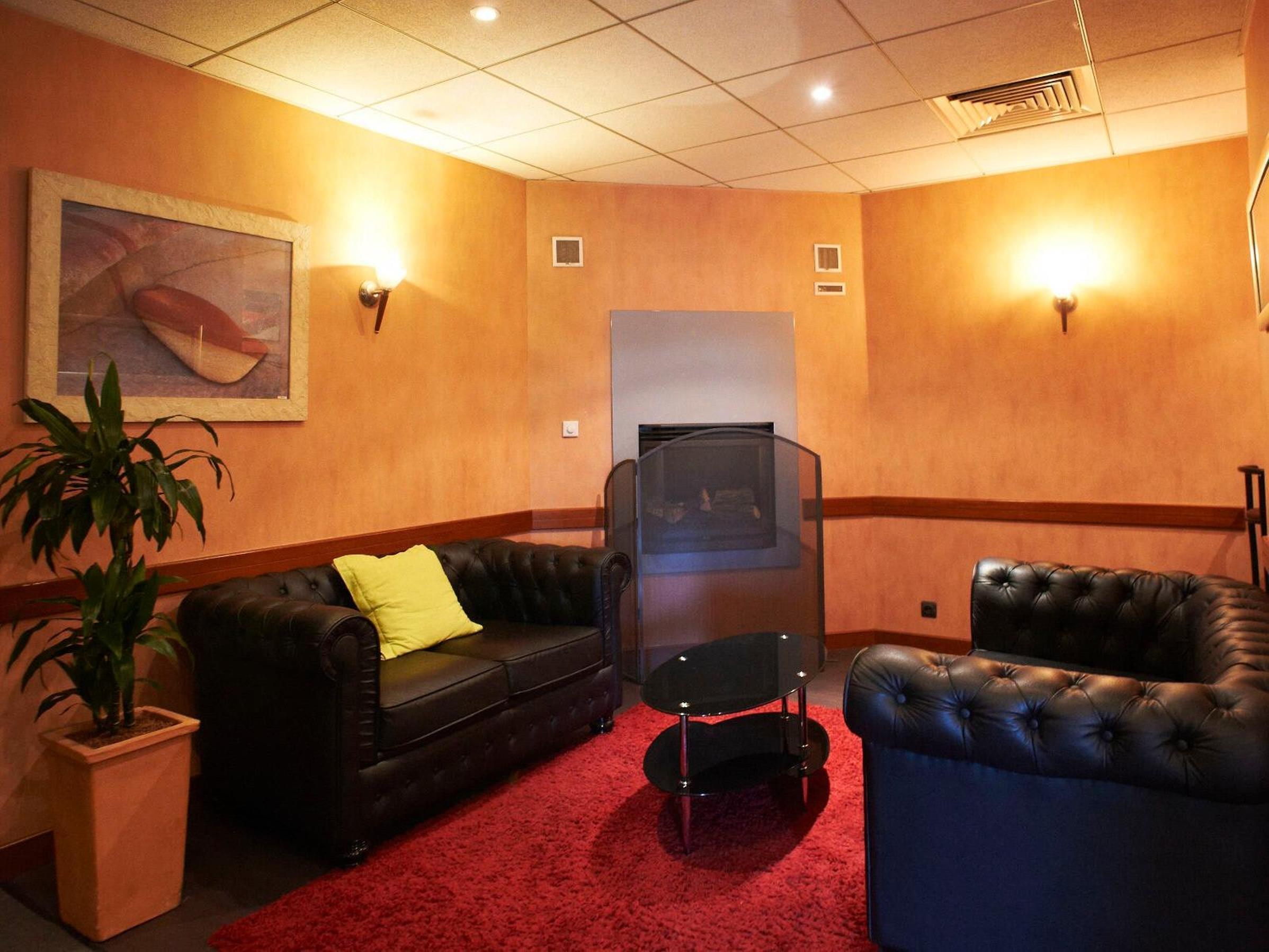 Logis Angers Sud Hotel Buitenkant foto