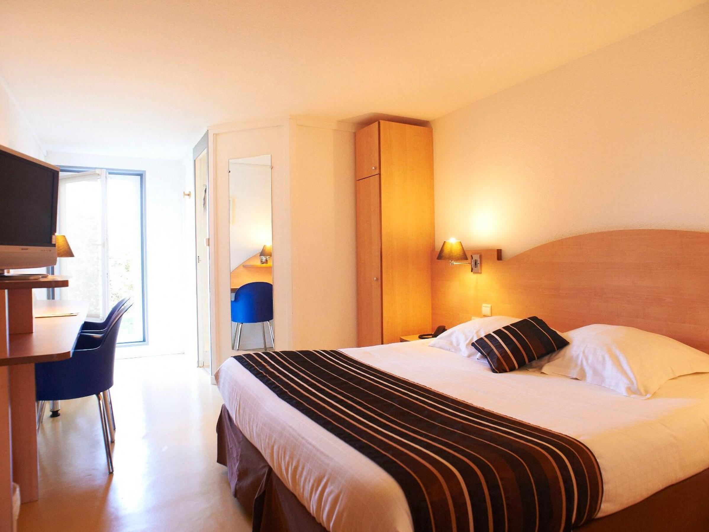 Logis Angers Sud Hotel Buitenkant foto