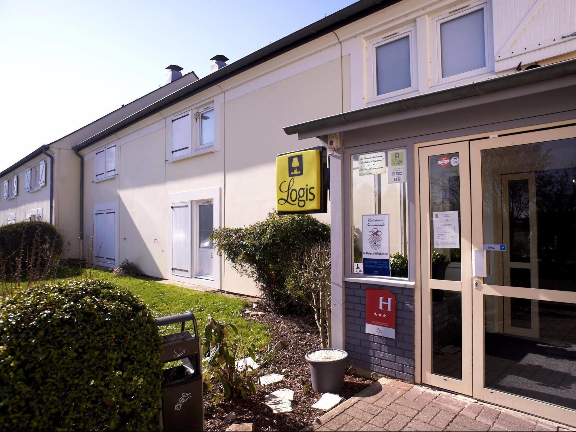 Logis Angers Sud Hotel Buitenkant foto