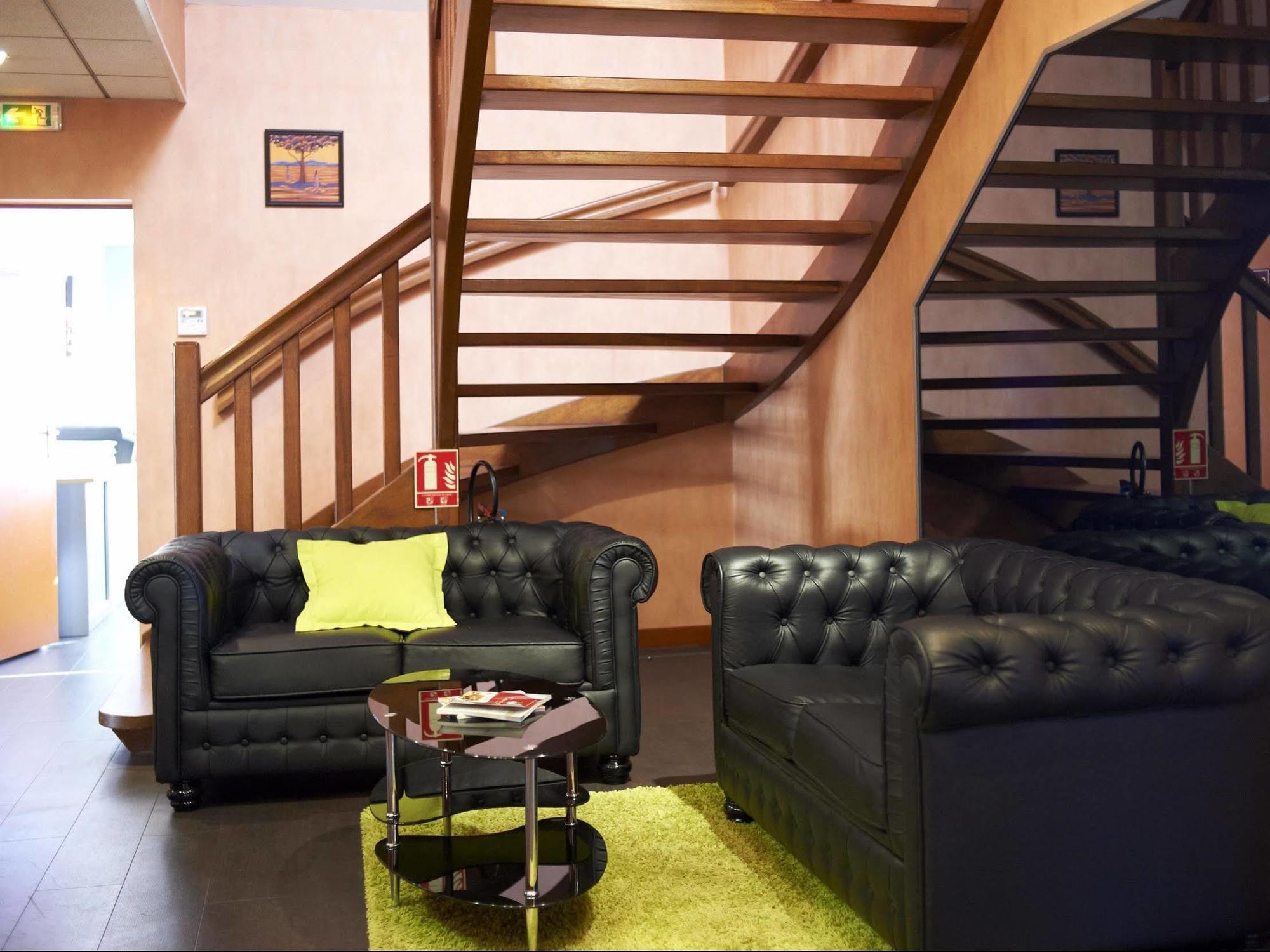 Logis Angers Sud Hotel Buitenkant foto